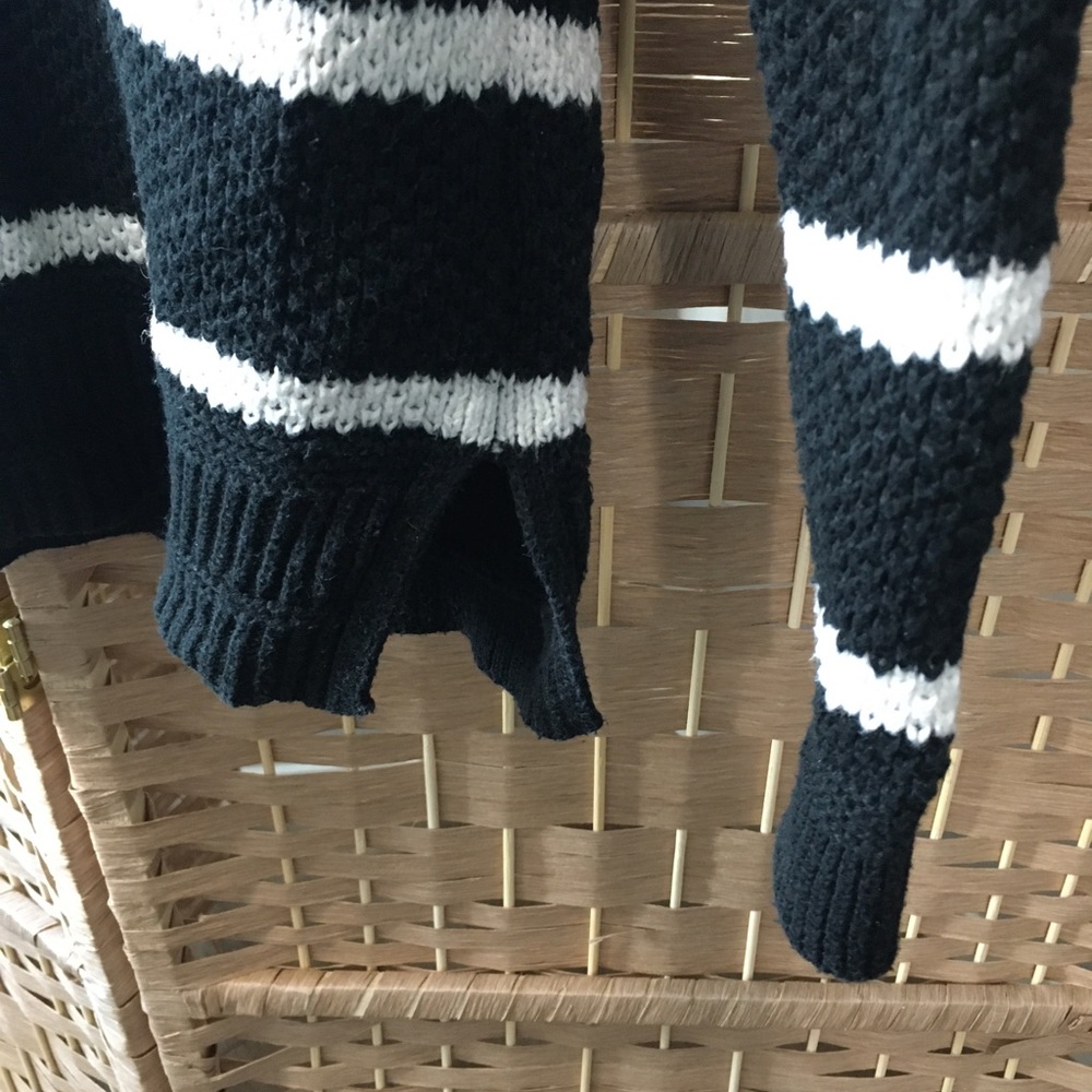 Old Navy Woman’s Small Sweater - Picture 3 of 3